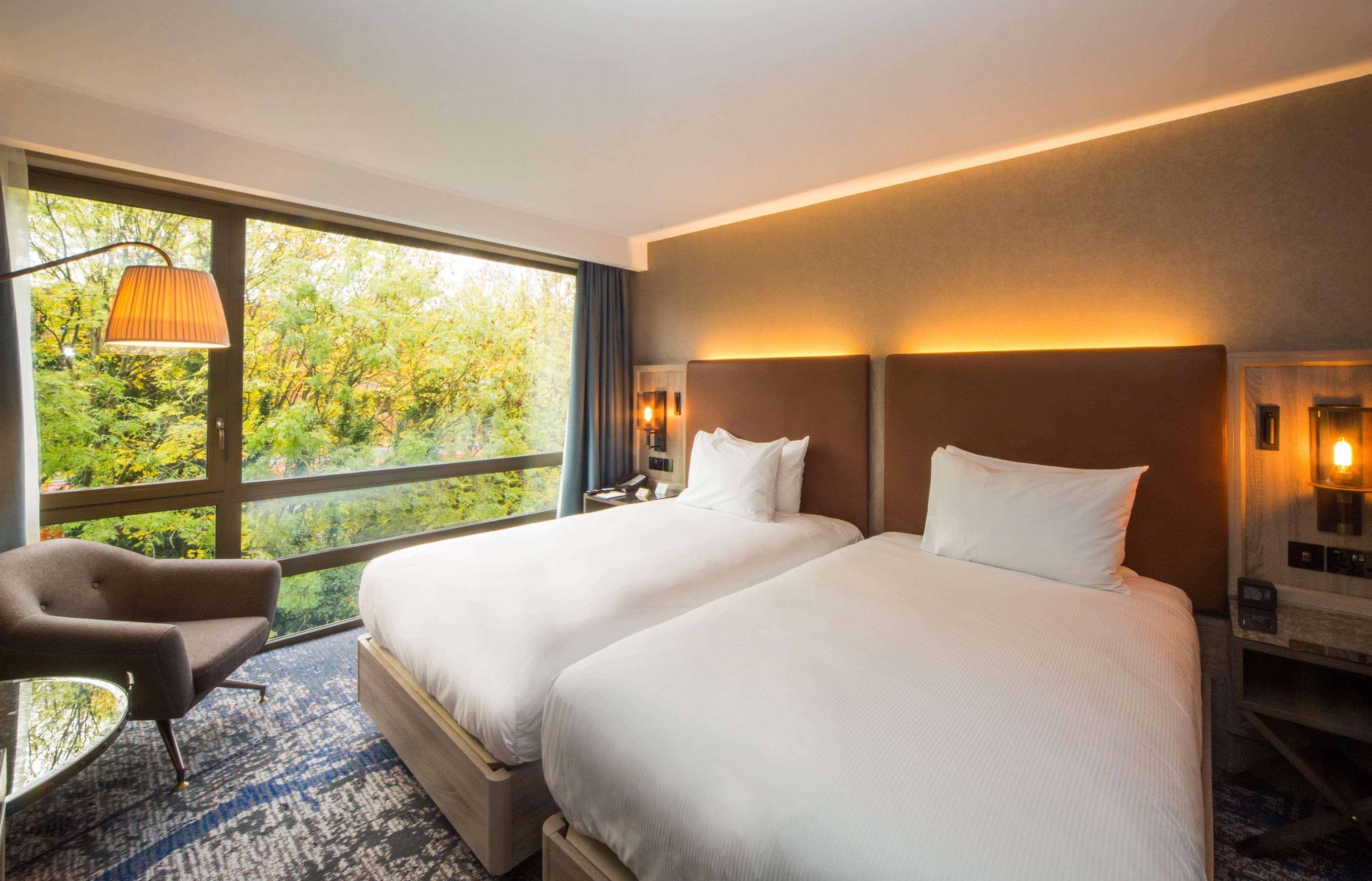 Hotel Doubletree By Hilton London Kingston Upon Thames Exterior foto