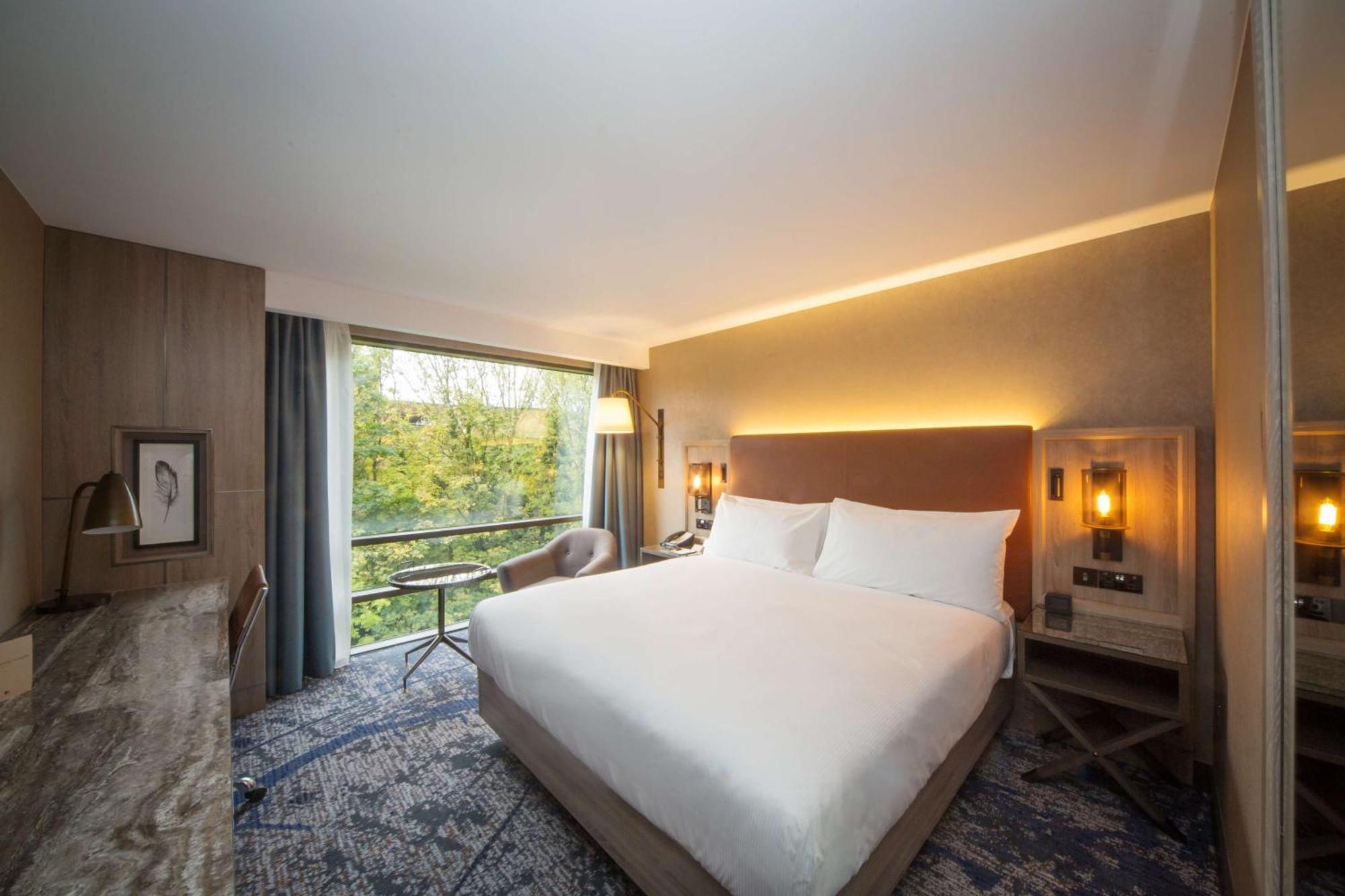 Hotel Doubletree By Hilton London Kingston Upon Thames Exterior foto