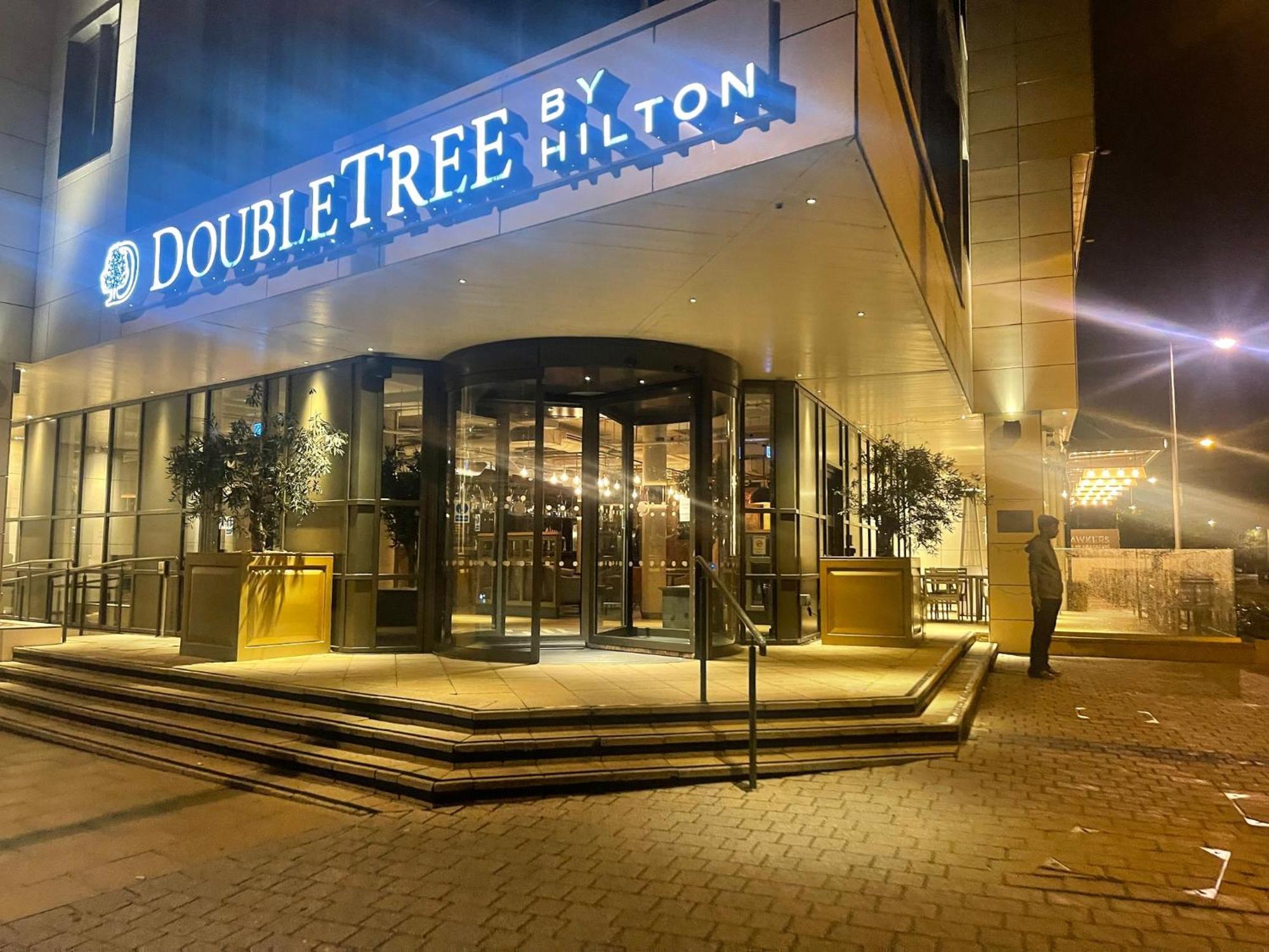 Hotel Doubletree By Hilton London Kingston Upon Thames Exterior foto